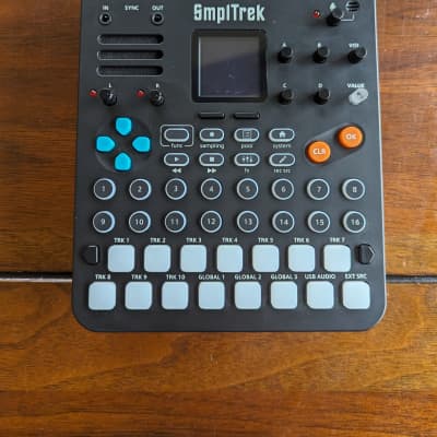 Sonicware SmplTrek Portable Production Sampler