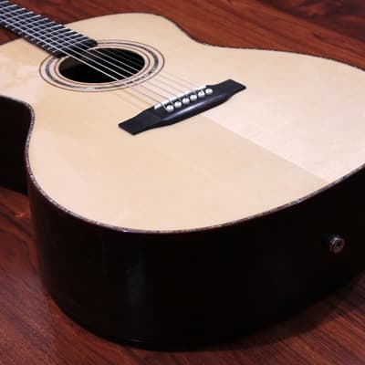 Halo shop acoustic guitar