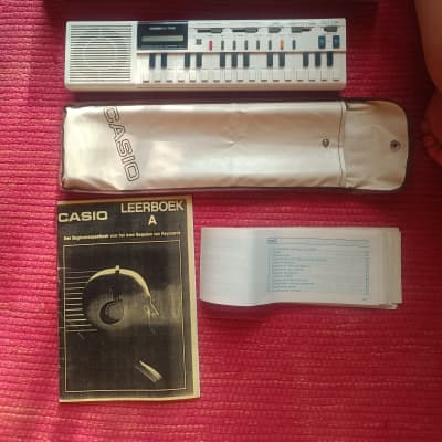 Casio VL-1 VL-Tone 29-Key Synthesizer Keyboard 1979 - 1984 - White