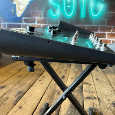 Line 6 Helix Floor Multi Effects Guitar Processor image 13