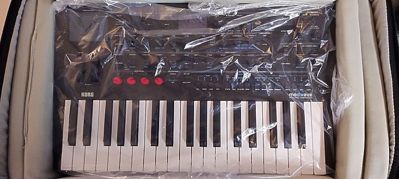 KORG MODWAVE 37-Key Wavetable Synthesizer 2021 w/ large UDG 7102 URBANITE  gig bag – BRAND NEW & UNUSED ITEMS *** MINT CONDITION ***