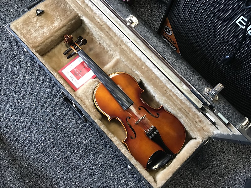ER Pfretzschner 31/C Violin size 4/4  made in W Germany 1983 excellent condition with hard case , bows image 1