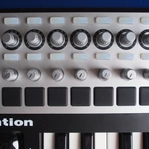 Novation 25SL MkII 25 Key MIDI Controller 2016 image 7