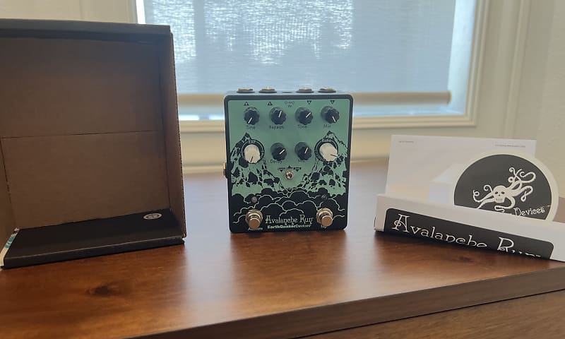 EarthQuaker Devices Avalanche Run Stereo Reverb & Delay with Tap Tempo V2