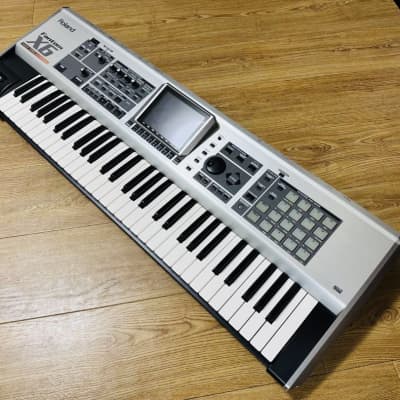 Roland Fantom-X6 61-Key Workstation Keyboard like new