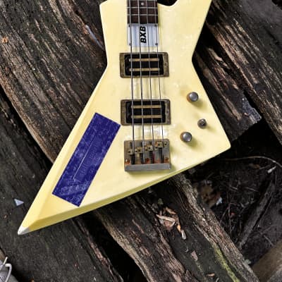 Fernandes エレキベース BXB-75 中古品 FERNANDES BXB-75 エクスプローラーベース・タイプ