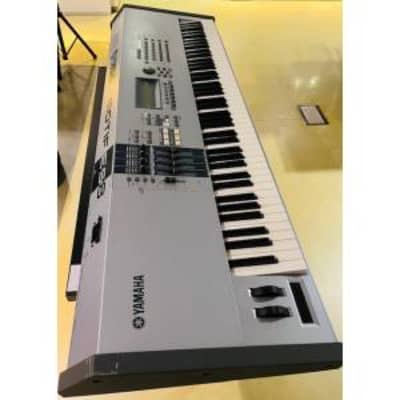 Yamaha Motif ES 8 Production Synthesizer 2000s - Gray