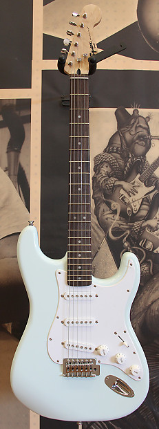 Fender 0310001572 Squier Bullet Strat w/ Tremolo - Sonic