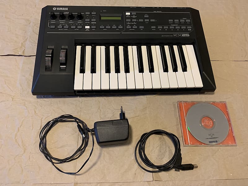 Yamaha KX25 Midi usb Controller Studio Controller VGC