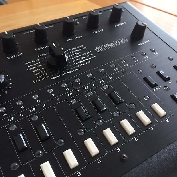 x0xb0x // xoxbox // Roland TB-303 clone // 100% analogue