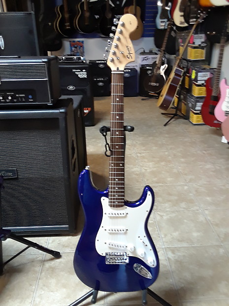 Squier by Fender Affinity Series Stratocaster Junior HSS 3