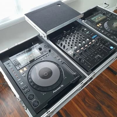 Pioneer DJM-750 MK2, 4 Channel Professional DJ Mixer and 2 CDJ 900 image 1