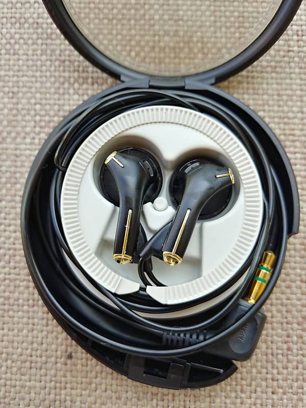 MDR-E565