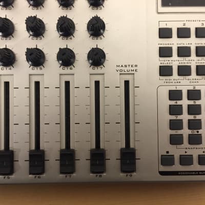 Evolution U-Control UC-33 Midi Controller + Overlays | Reverb