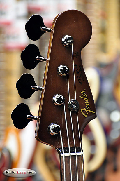 Fender '62 Vintage Jazz Bass Walnut