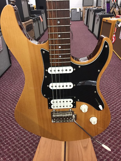 Yamaha pacifica pac412v hot sale