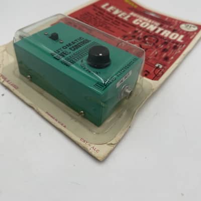 SPRING STOCK UP// NOS 1970’s Walco Automatic Level Control Plug-In Effect image 2