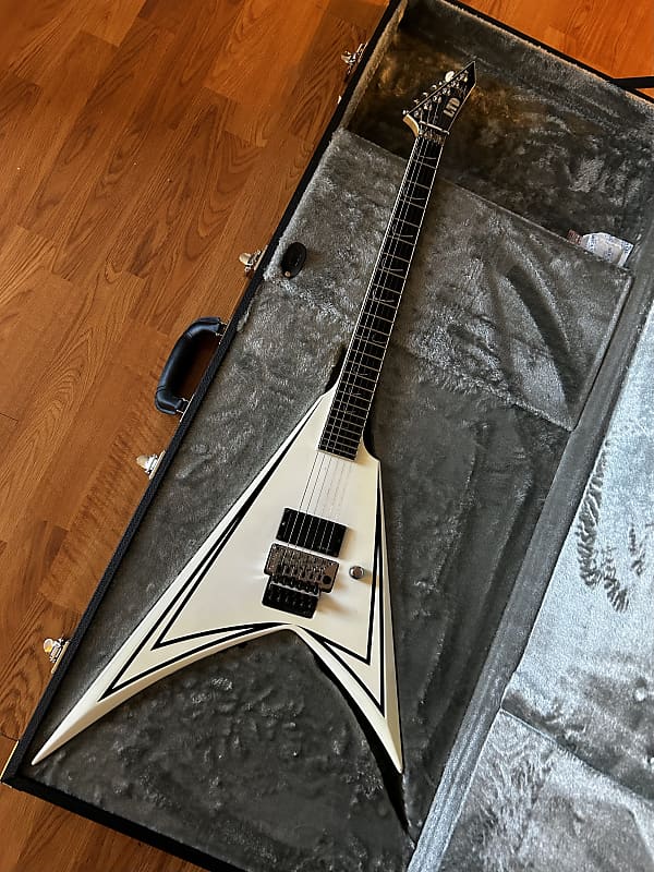 ★超希少★LTD ALEXI-600-SCYTHE ギター サイン入り ESP ALEXI-600 Scythe Alexi Laiho Guitar, White Finish with Pinstripes