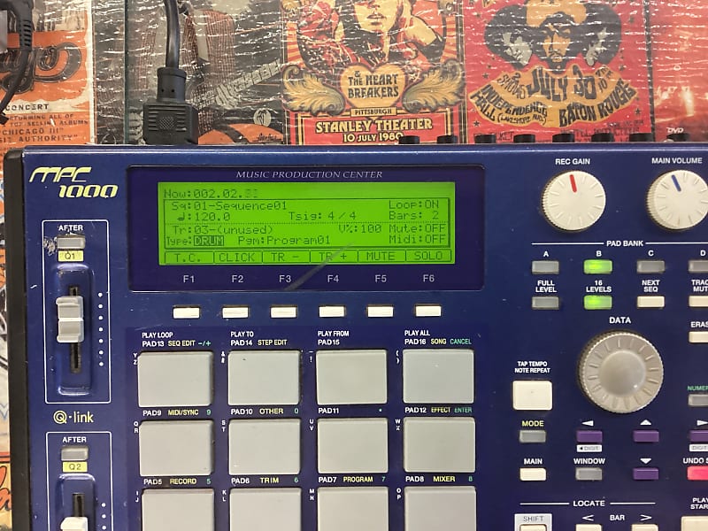 Akai MPC1000 Music Production Center | Reverb