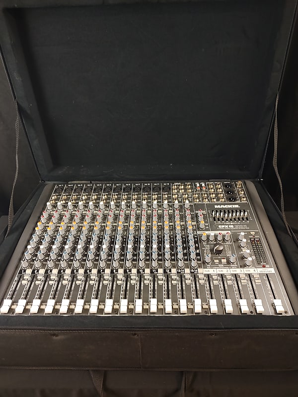 Mackie CFX16 MKII 16-Channel Compact Mixer with SKB case