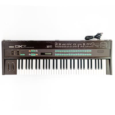 Yamaha DX7 Keyboard Synth –  King of 80s FM Synthesis w/ Gigbag