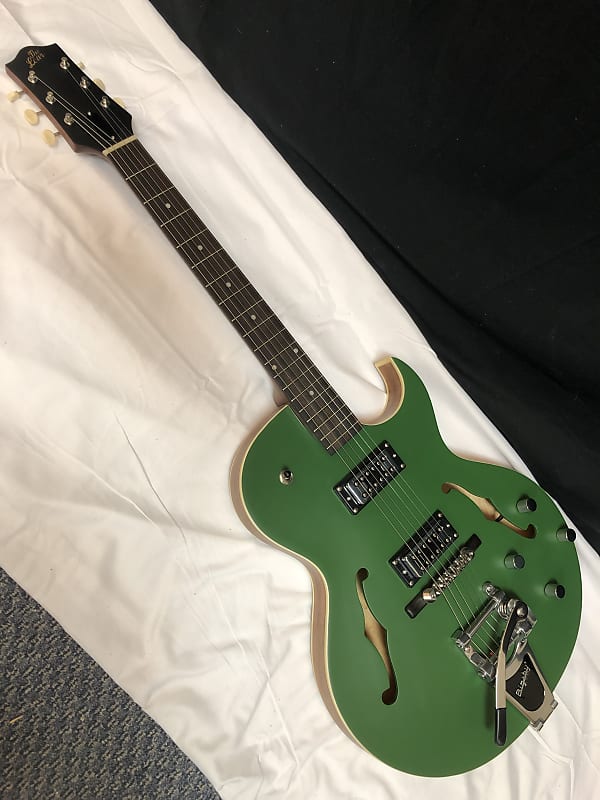The Loar electric hollowbody guitar - NEW Thinbody Archtop Green