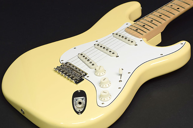 Fender Japan ST-YJM Yngwie Malmsteen Signature Yellow White