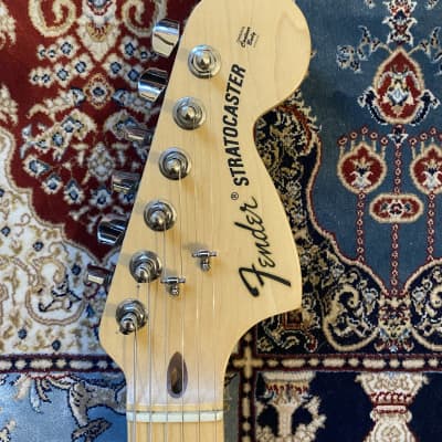 Fender Highway One Stratocaster with Maple Fretboard 2006 - 2011 - 3-Color Sunburst image 3