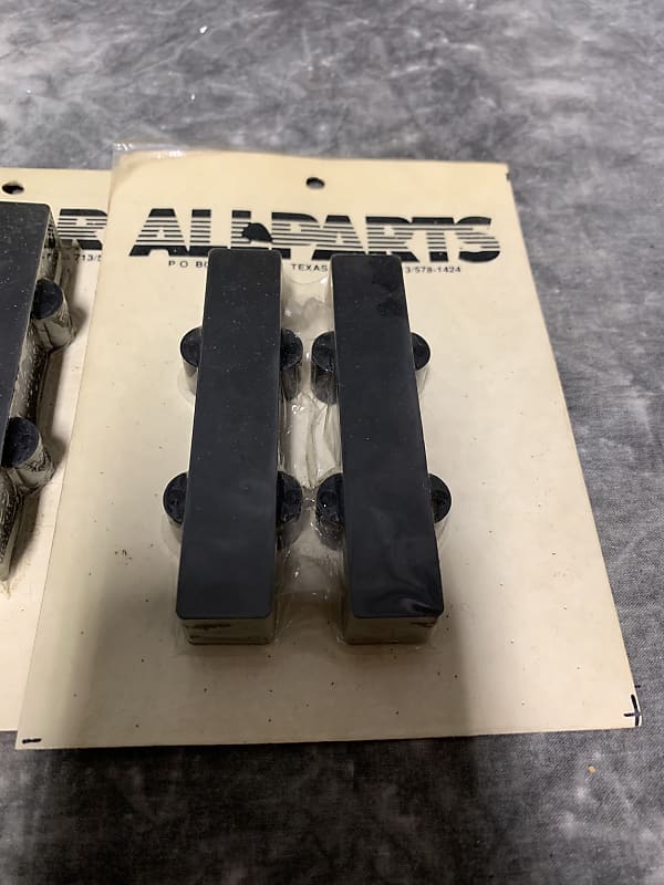 Allparts Jazz Bass Pickup Covers NOS Smooth Black Reverb