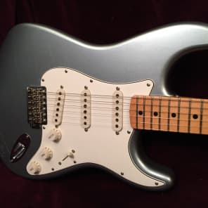 Fender Custom Shop Limited Edition 1966 Stratocaster in Firemist Silver 1 of 200 image 4