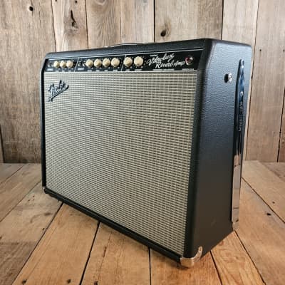 Fender custom vibrolux reverb 40w deals details