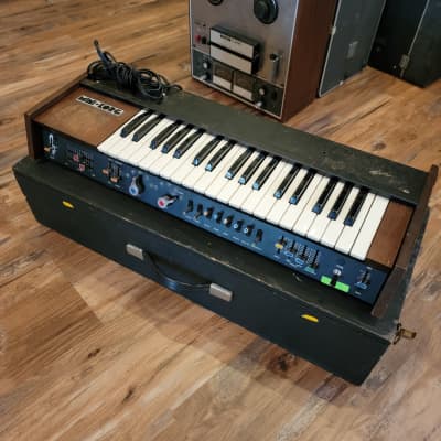 Univox Mini Korg 700 K-1 Synthesizer Vintage 70s Serviced No Issues W/Case image 1