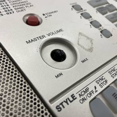 Yamaha DGX305 Digital Piano - Silver image 7
