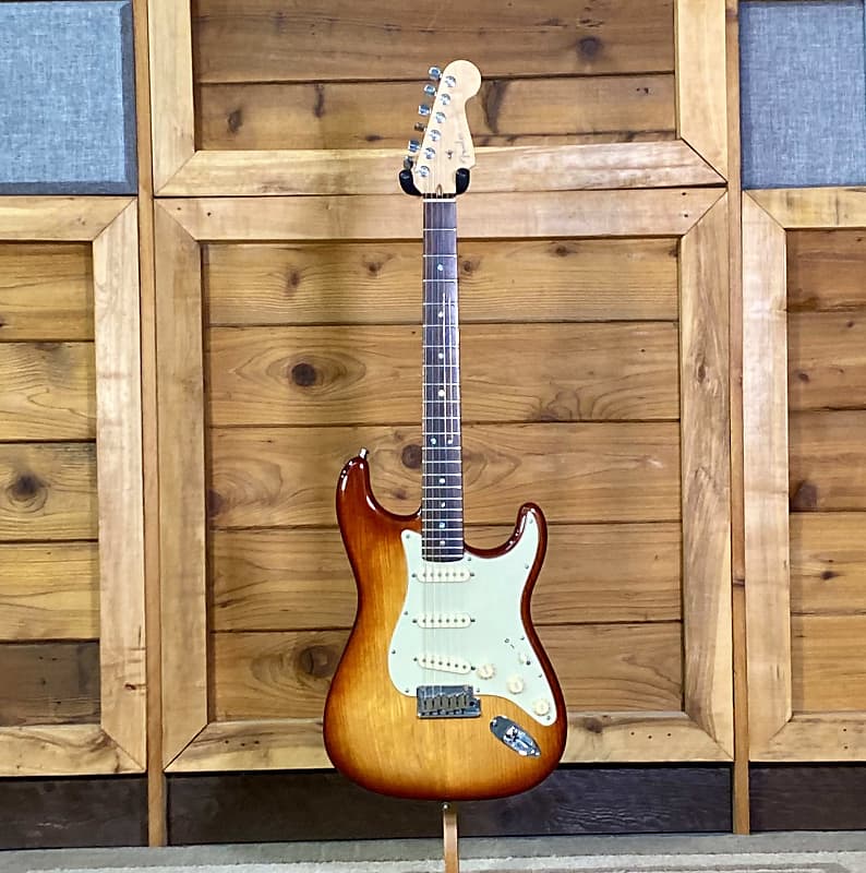 Fender American Deluxe Stratocaster Ash 2004 - 2010 | Reverb Canada