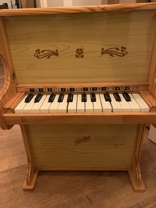 Hering 25 key toy piano - Natural image 1
