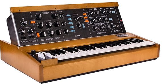 Moog Minimoog Model D Reissue 44-Key Monophonic Synthesizer 2016
