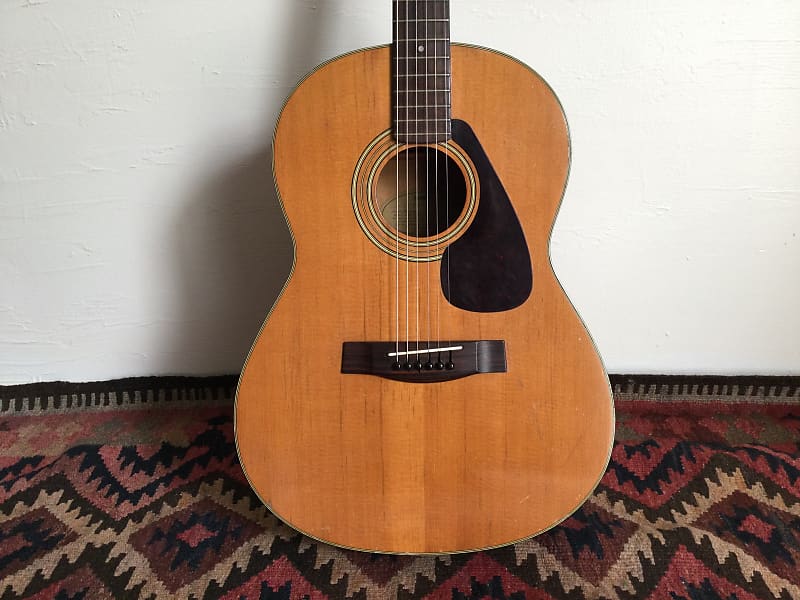 Yamaha fg 325 on sale acoustic guitar