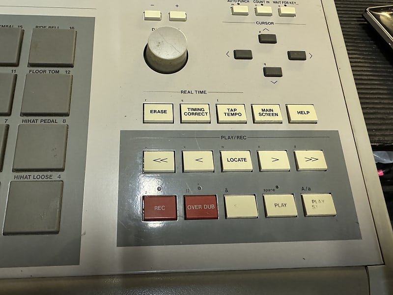 Akai MPC3000 MIDI , MPC 3000 32 meg drum sampler /PADS/ v 3.11 Floppy ,  120volt //ARMENS//