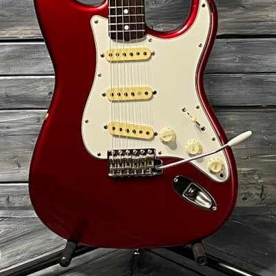 Used Fender 1986 '62 Reissue MIJ Stratocaster Electric Guitar with Hard Shell Fender Case - Candy Apple Red image 1