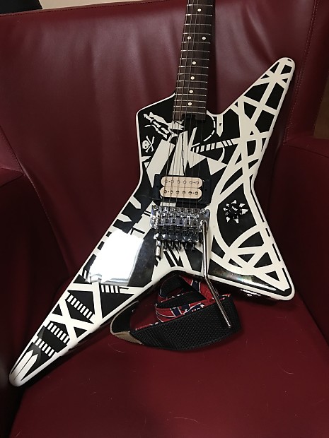 EVH Striped series star guitar Black and White