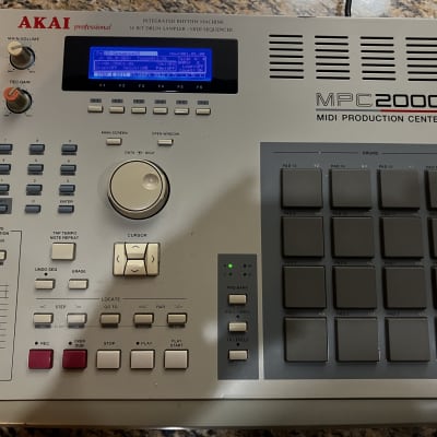 Akai MPC2000 8 outs, EB16 efx card and more!!!