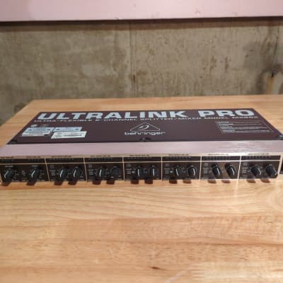 Behringer Ultralink Pro MX882 8-Channel Mixer / Splitter