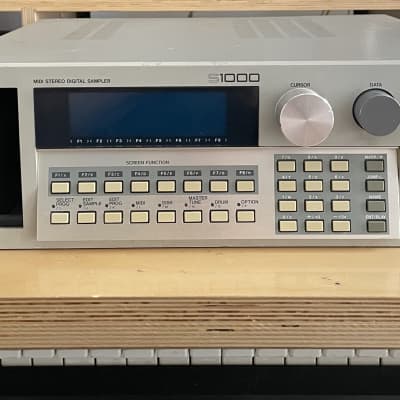 Akai S1000 MIDI Stereo Digital Sampler 1988 - White image 1