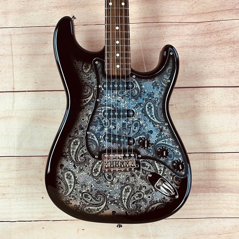 ギター Fender MEX Limited Black Paisley ST Fender introduces the eye-catching MIJ Black Paisley