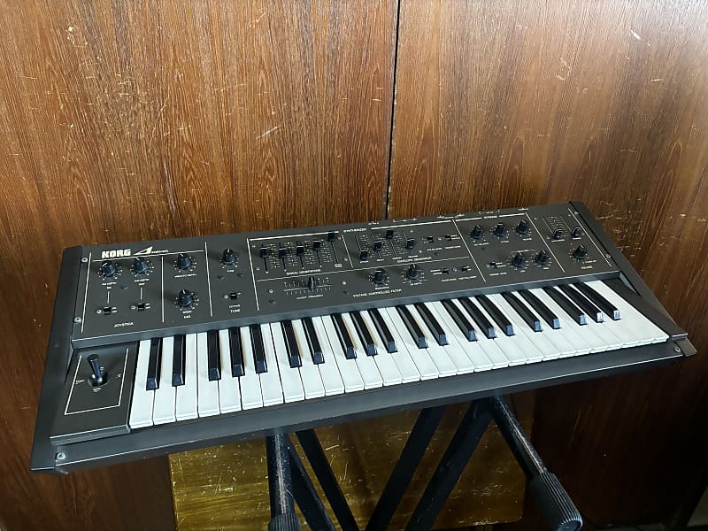 Korg Delta DL-50 Analog semi-poly synth/string keyboard w/ case