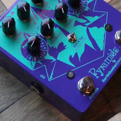 EarthQuaker Devices "Pyramids Stereo Flanging Device" imagen 8