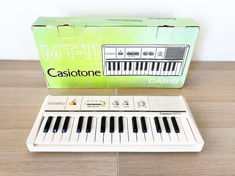 Casio Casiotone MT-11 white | Reverb