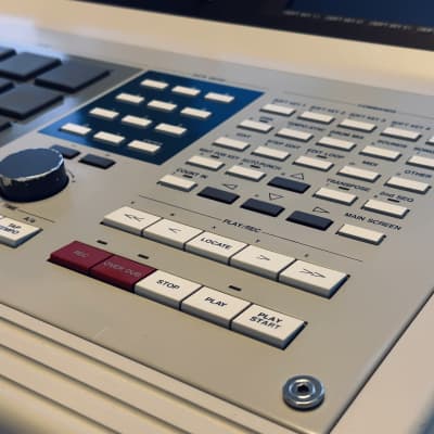 Akai MPC60ll Integrated MIDI Sequencer and Drum Sampler W/ SCSI Maxed RAM 3.10 OS Serviced image 6