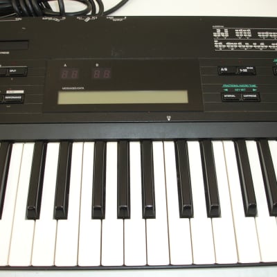 Yamaha DX7IID 61-Key Synthesizer Keyboard image 4