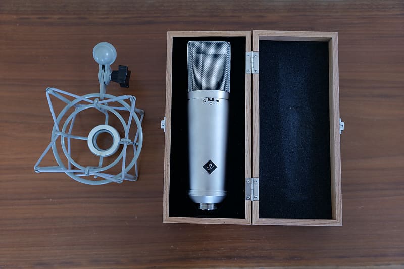 Serrano Vintage 87 microphone